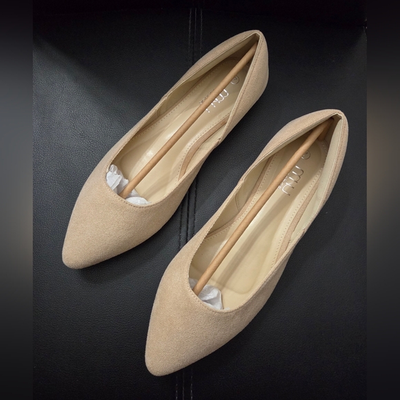 NWB Musshoe Elegant Beige Suede Women's Flates New with box size 7 - Picture 3 of 6